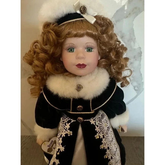 Brass Key Victorian Rose Collection Genuine Porcelain Doll Special Edition 1997 - Picture 3 of 8